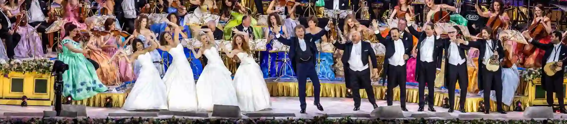 André Rieu performing in Maastricht alongside a stage of musicians and performers