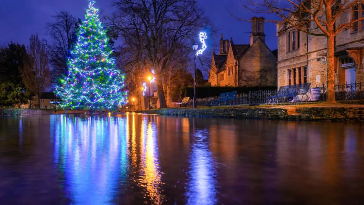  Bourton On The Water At Christmas