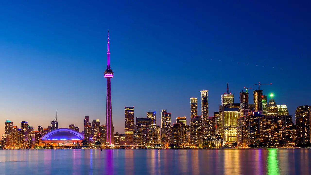 Toronto skyline at night 