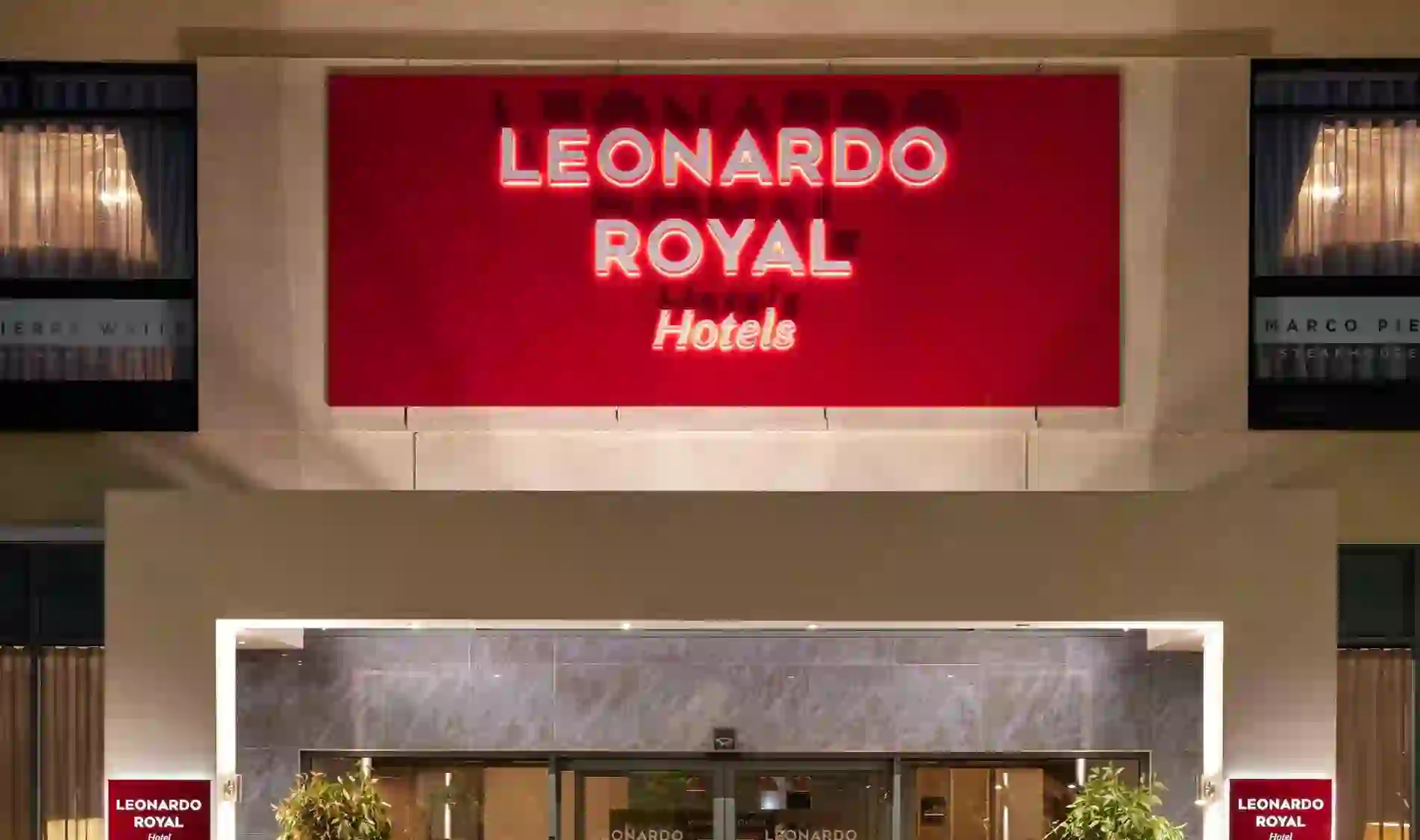 Leonardo Royal Hotel Oxford Entrance (1)