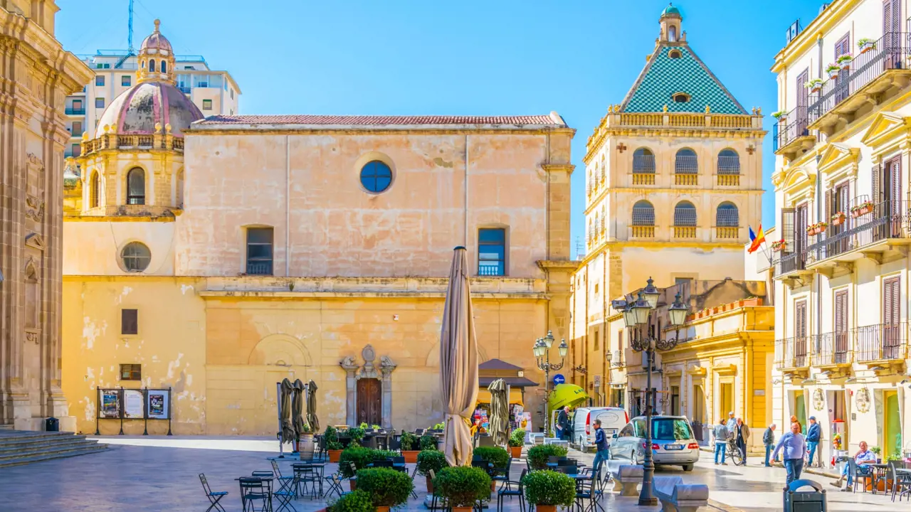 Piazza Loggia In Marsala with al fresco dining