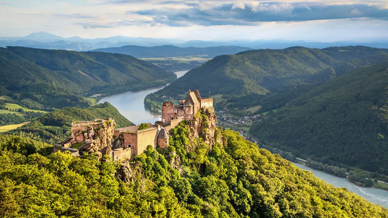 G1 920X528 Sh 144233116 Wachau Valley