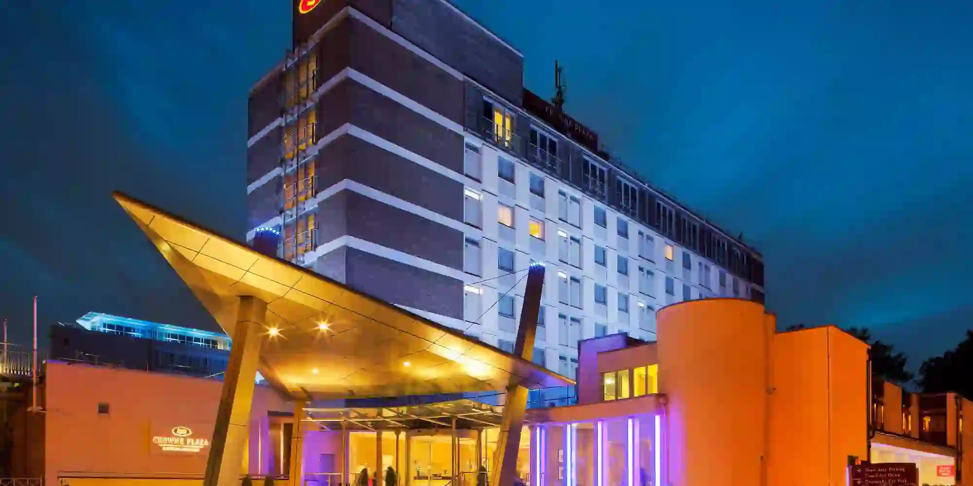 Crowne Plaza Crawley Exterior