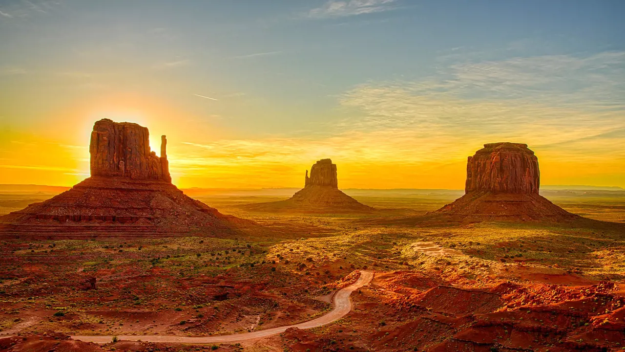 Sh 683185483 Monument Valley, Arizona